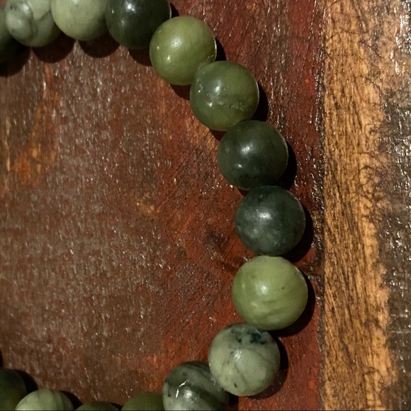 Genuine Jade Stretch Cord Bracelet - Picture 3 of 3
